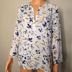 Daniel Rainn Women's Lightweight V Neck Long Sleeve Blouse. Size Medium